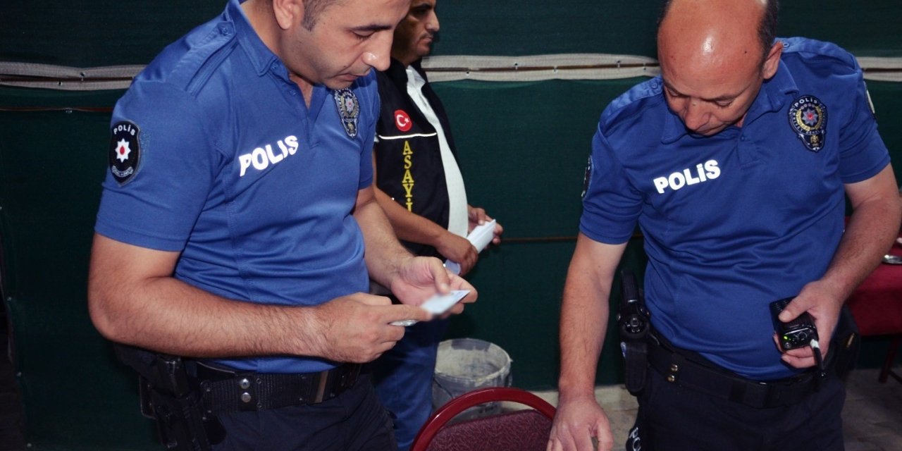 Afyonkarahisar’da kumar oynatıldığı belirlenen bir işyeri hakkında işlem başlattı