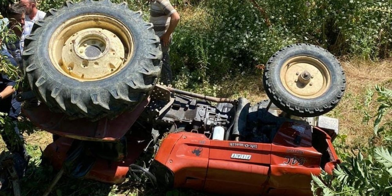 Devrilen traktörün altında kalan sürücü hayatını kaybetti
