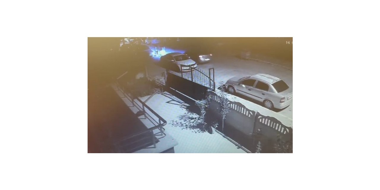Otomobille 2 kişiyi ezdi, arkasına bile bakmadan kaçtı