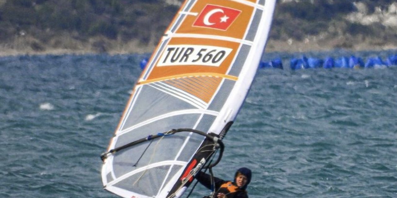 Milli sörfçü Sarp Şarlı, Fransa’daki Dünya Şampiyonası’na hazırlanıyor