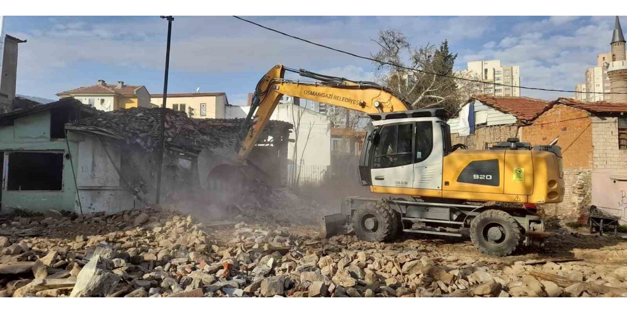 Tarihi bölge metruk binalardan temizlendi