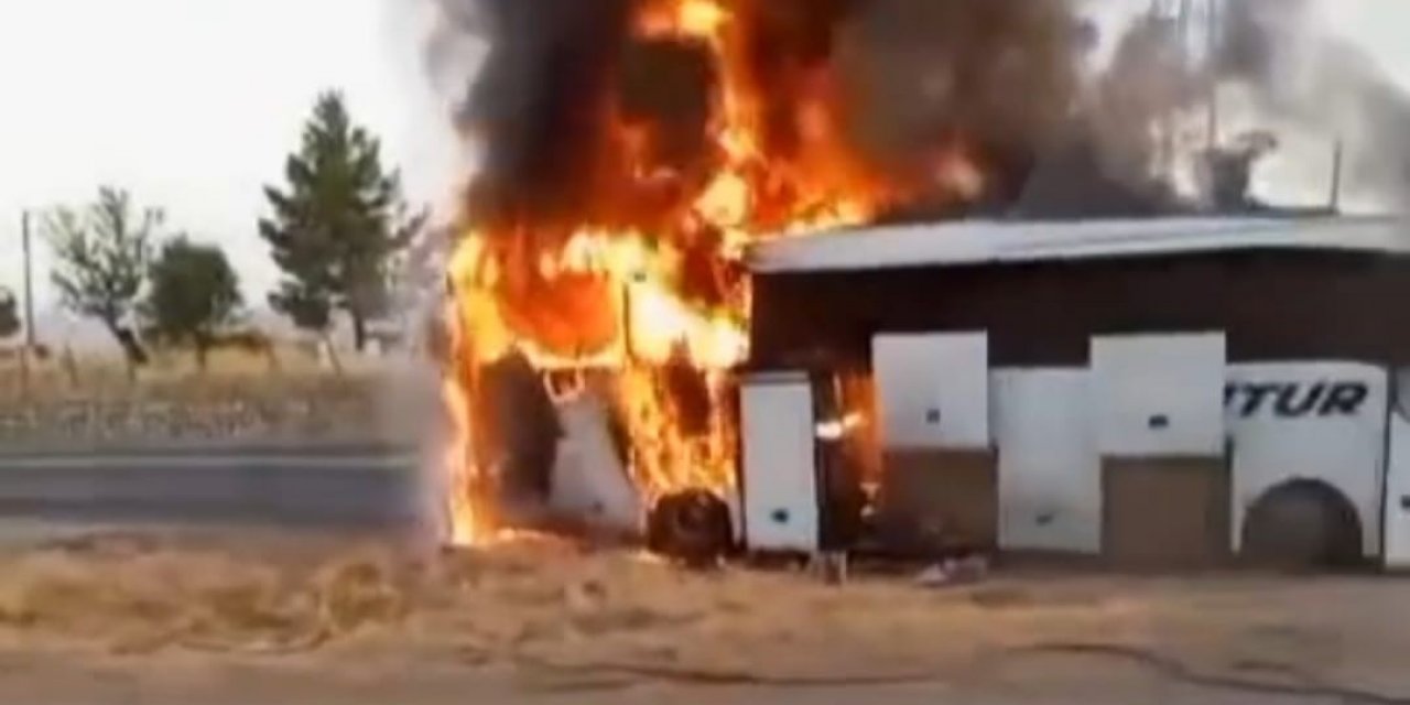 Diyarbakır’da yolcu otobüsü alevlere teslim oldu