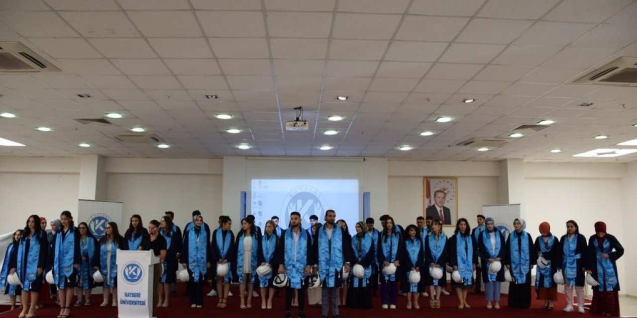 Tomarza Mustafa Akıncıoğlu MYO’da mezuniyet coşkusu