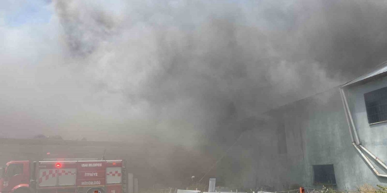 Uşak’ta tekstil fabrikasında yangın