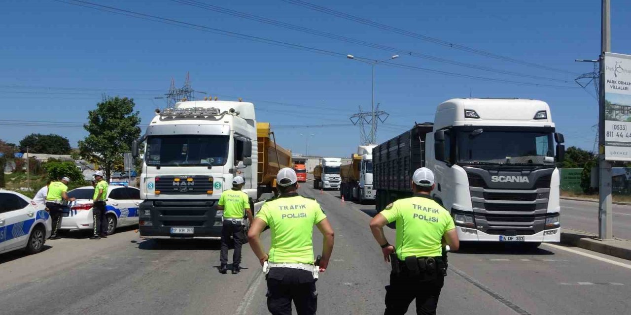 Tuzla’da hız sınırını ihlal eden hafriyat kamyonlarına ceza