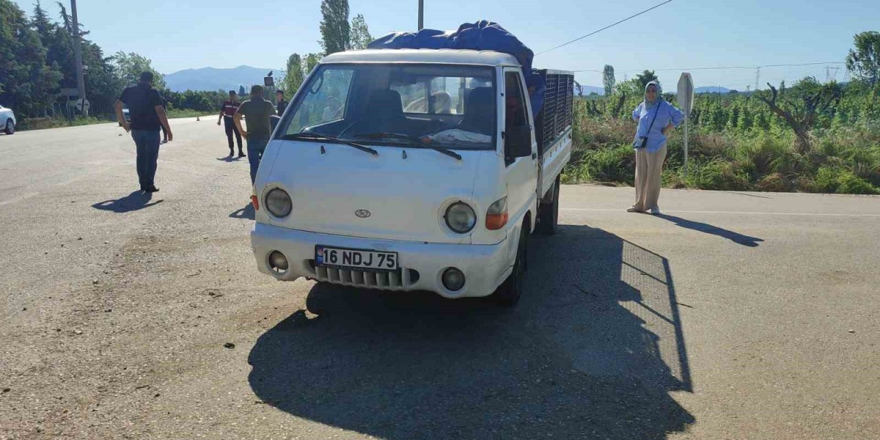 Motosiklet kamyonete çarptı, genç sürücü ağır yaralandı