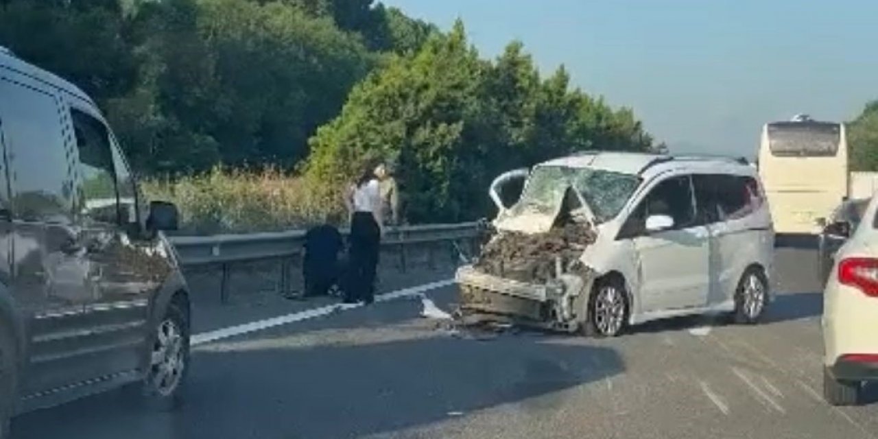 Kamyon ile kamyonet çarpıştı: 2 yaralı