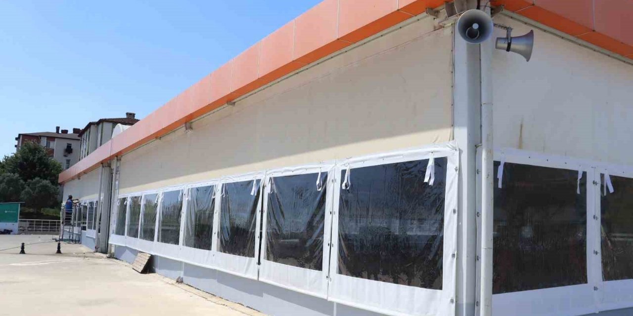 Ayazma Kapalı Pazar Alanı’nın brandaları yenilendi