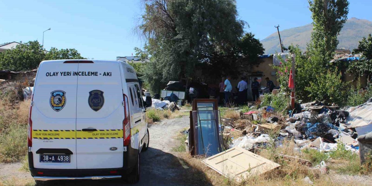 19 yaşındaki genç, kendini asarak hayatına son verdi