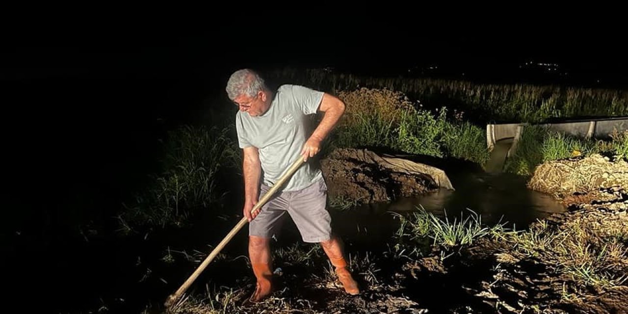 Vekillik vazifesini tamamlayan Posacı, küreğini eline aldı