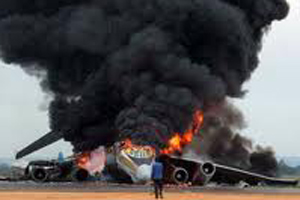 Askeri uçak düştü: 11 ölü