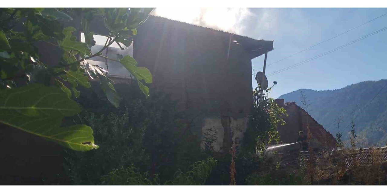 Bilecik’te ev yangını, bir kişi hayatını kaybetti