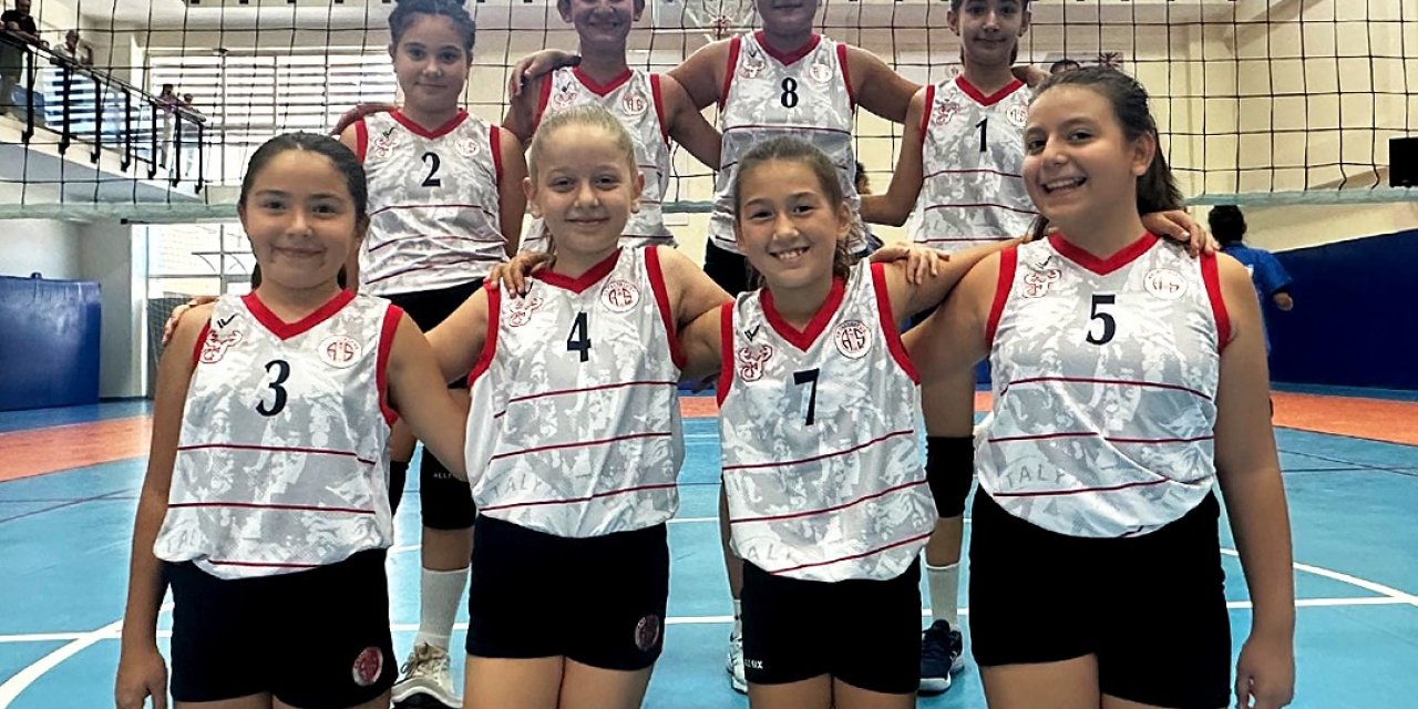 Küçük  akreplerin ilk maç heyecanı