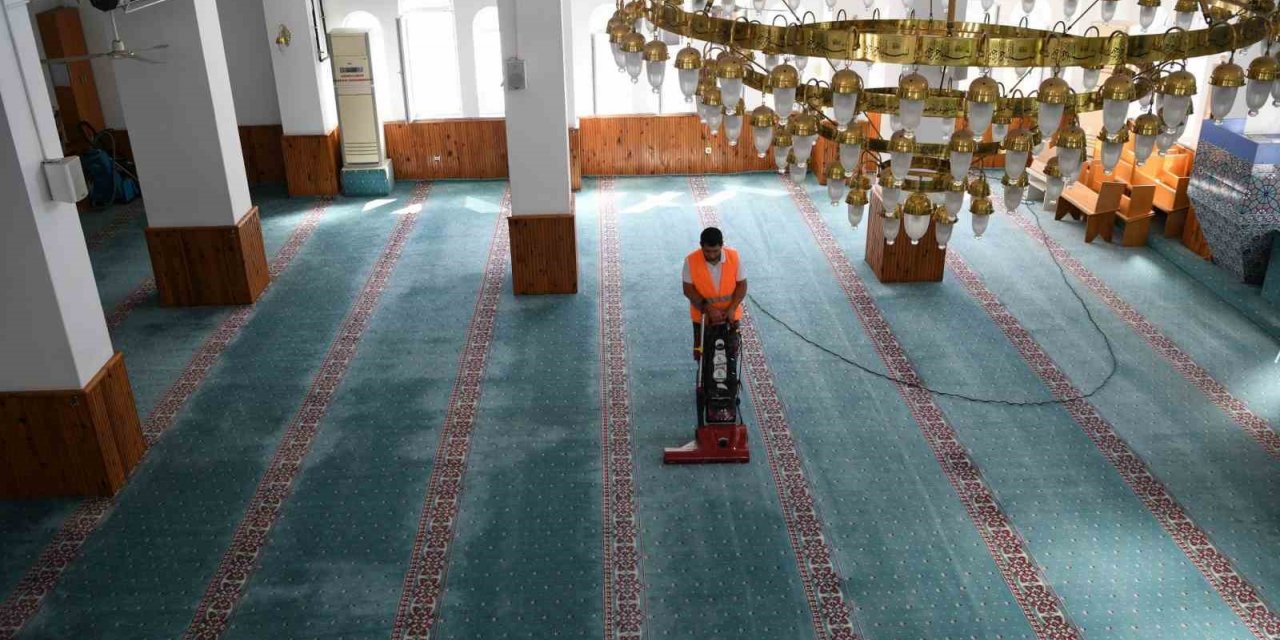 İbadethaneler hijyenik hale getiriliyor