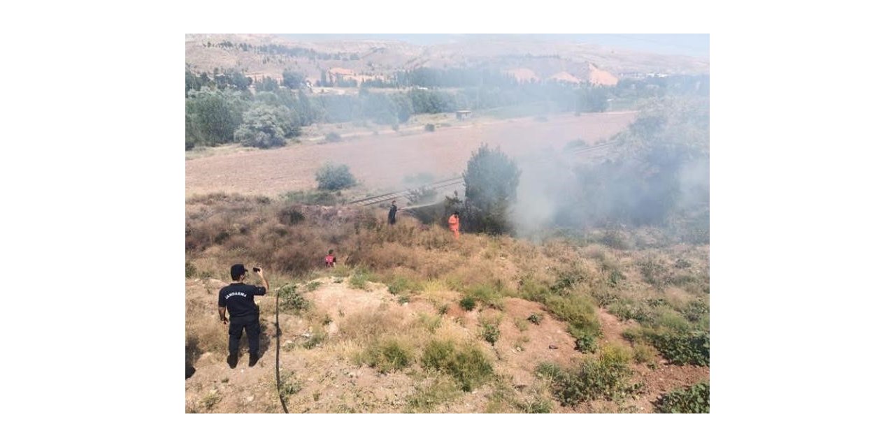 Arazide çıkan yangın itfaiye ekiplerince söndürüldü