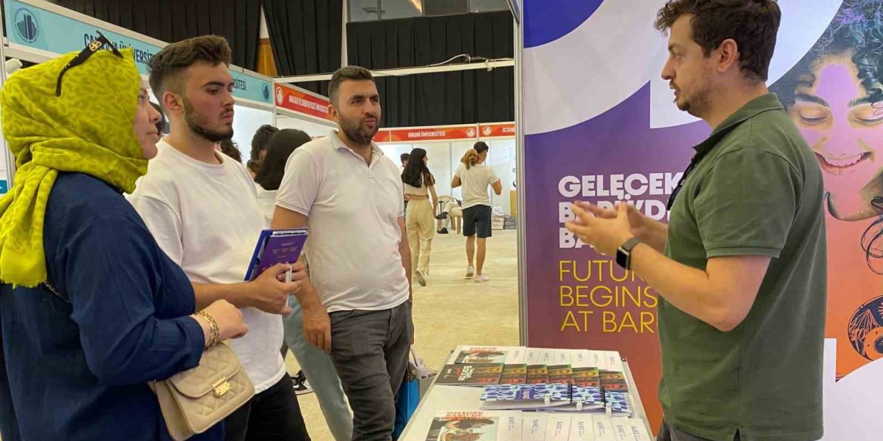 BARÜ ‘başarılı bir gelecek hedefleyen’ öğrencilere tanıtıldı
