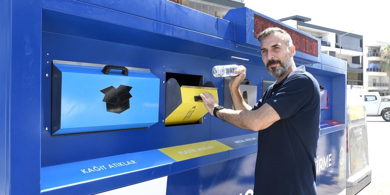 Kuşadası Belediyesi 14 noktaya mobil atık getirme merkezi kurdu
