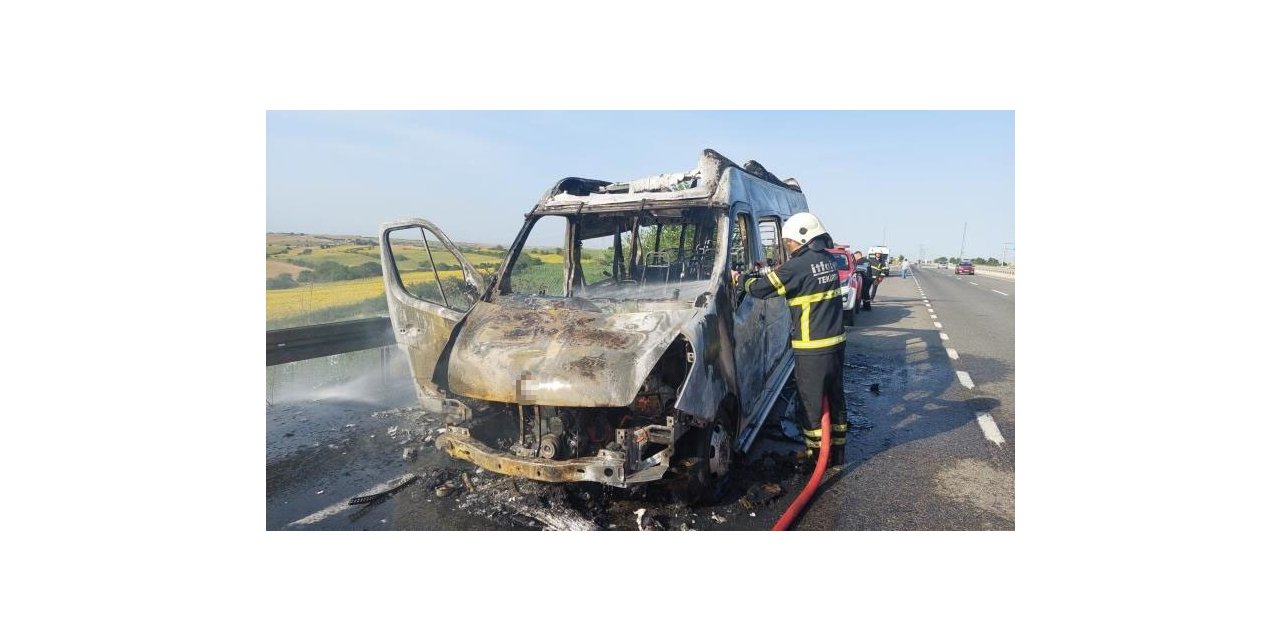 Test sürüşüne çıkan minibüs kül oldu: Sürücü fenalaştı