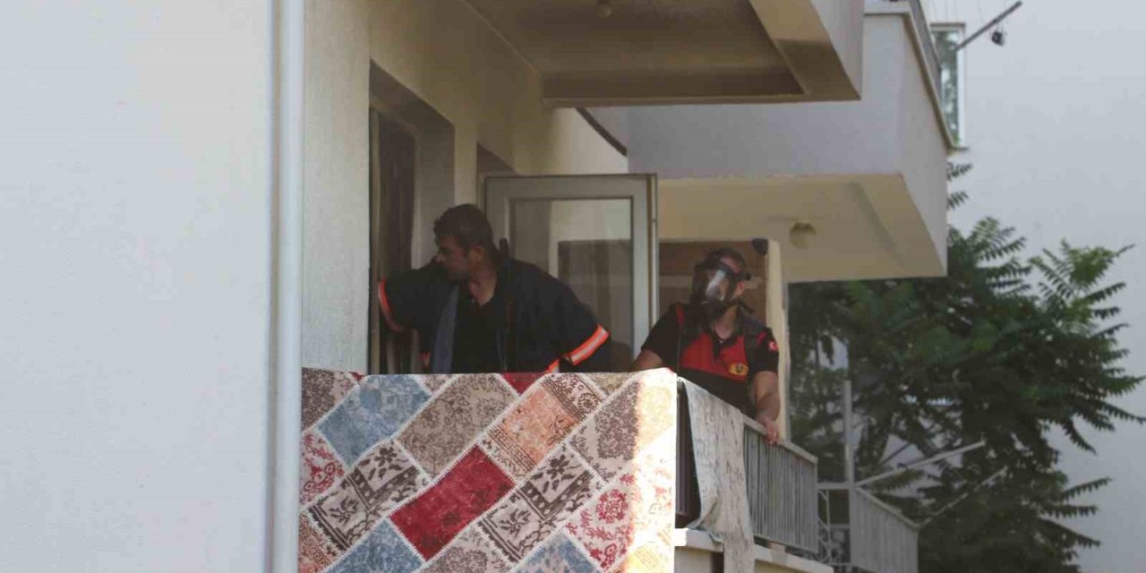 Alevlere teslim olan daire kullanılmaz hale geldi