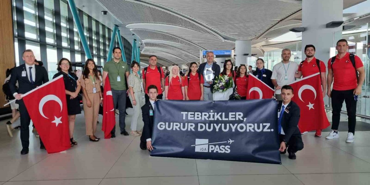 Dünya şampiyonu olan Genç Kadın GoalBall Milli Takımı, İstanbul’a geldi