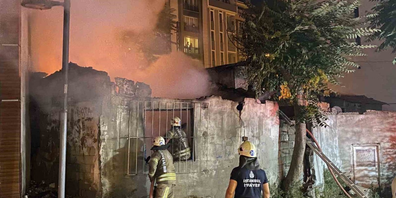 Şişli’de gecekonduda çıkan yangın korkuttu