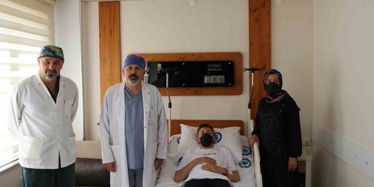 Diyaliz hastası oğluna böbreğini bağışladı