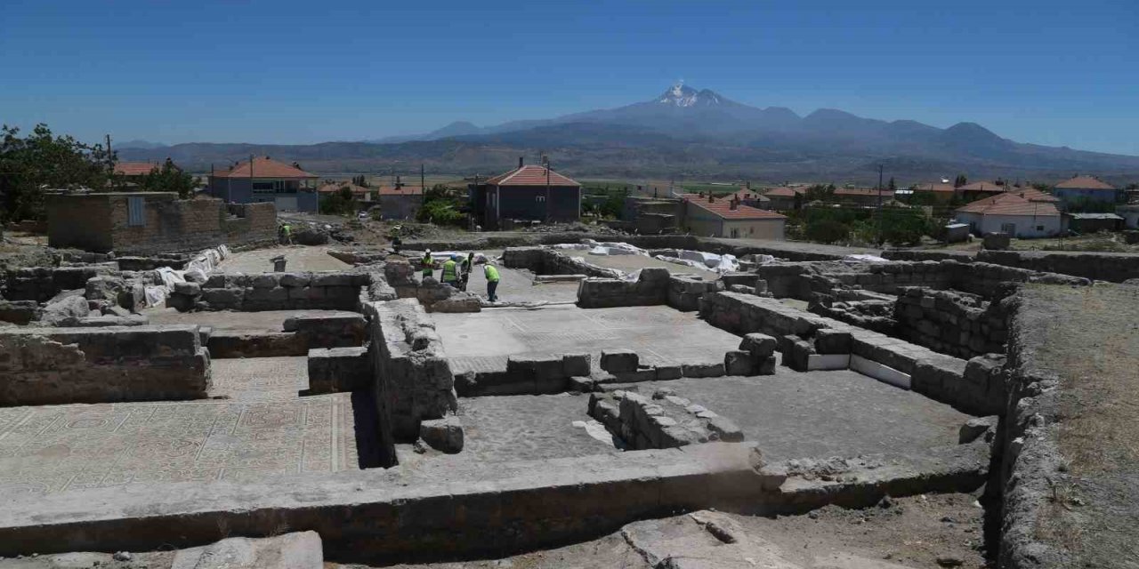 Başkan Büyükkılıç’tan dünyada kendisinden söz ettirecek mozaik yapısına inceleme