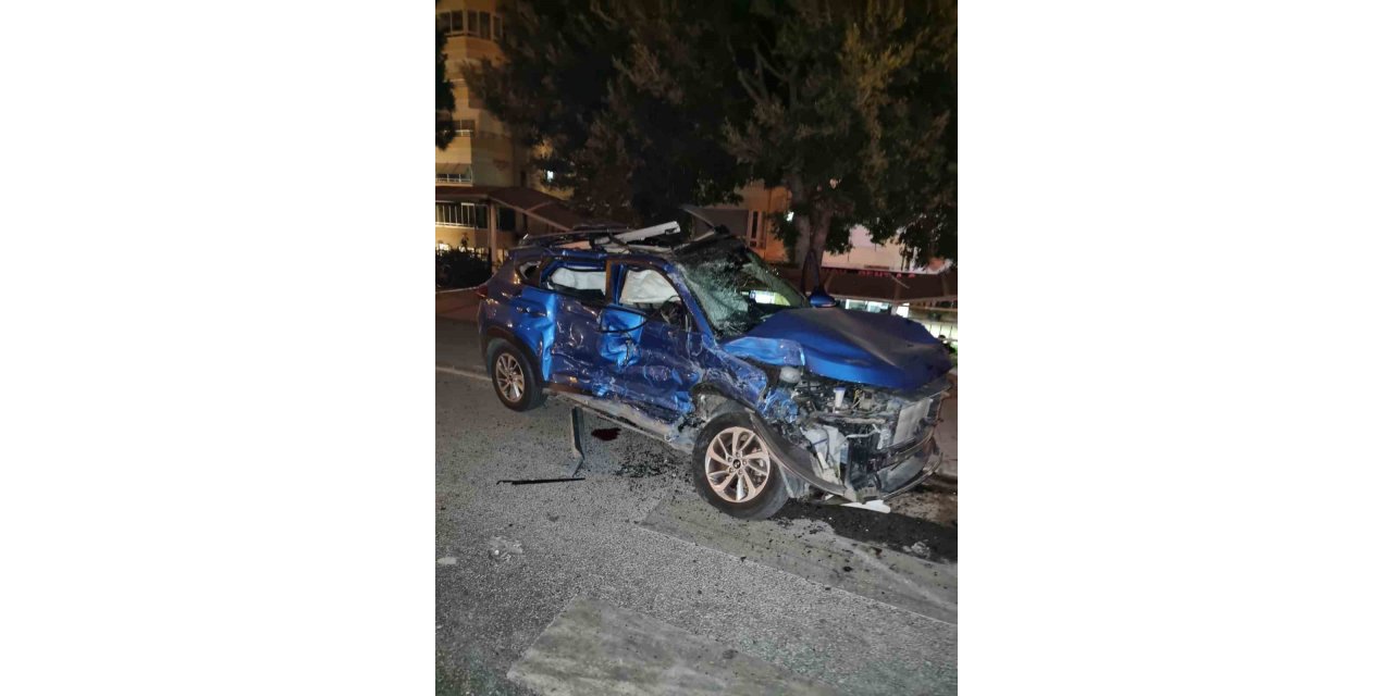 Otobüs ile otomobil çarpıştı: 1 ölü