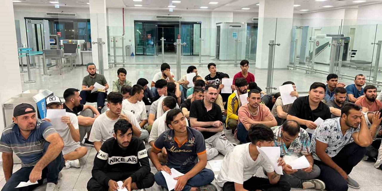 Kocaeli’de 46 düzensiz göçmen sınır dışı edildi