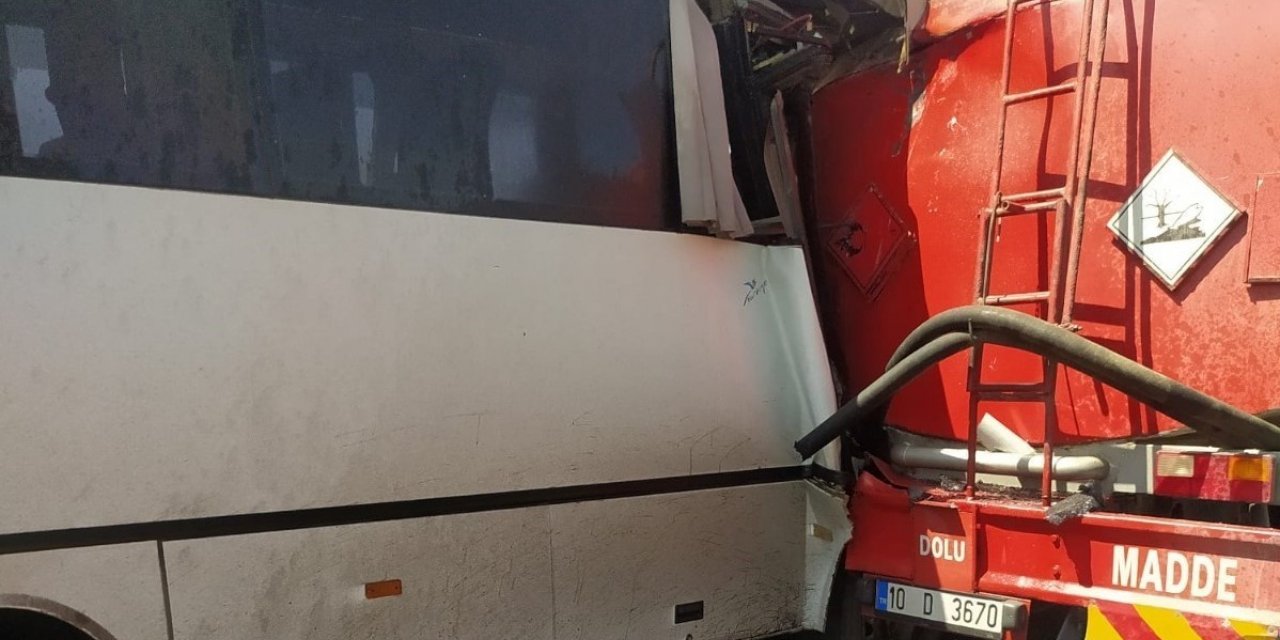 İzmir’de maden işçilerini taşıyan servis kaza yaptı: 16 yaralı