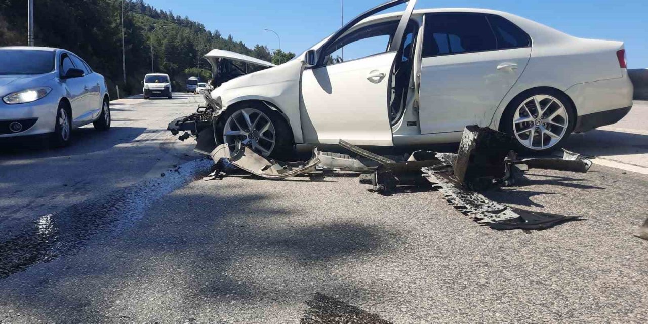 Eriyen asfalt kazaya sebep oldu