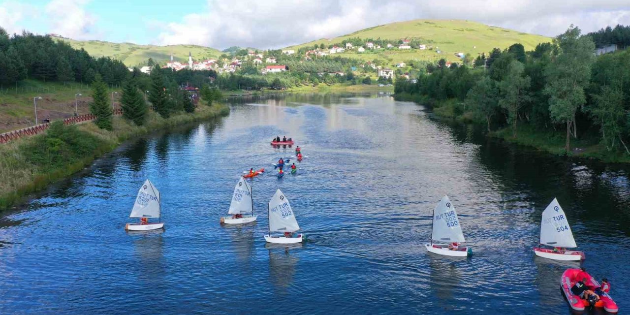 1500 rakımlı yayla gölünde kano ve yelken keyfi
