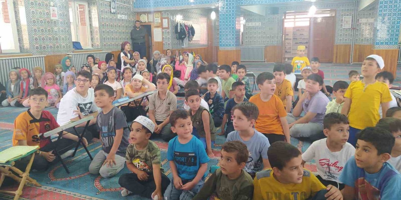 Koşa koşa Kur’an-ı Kerim kursuna geliyorlar