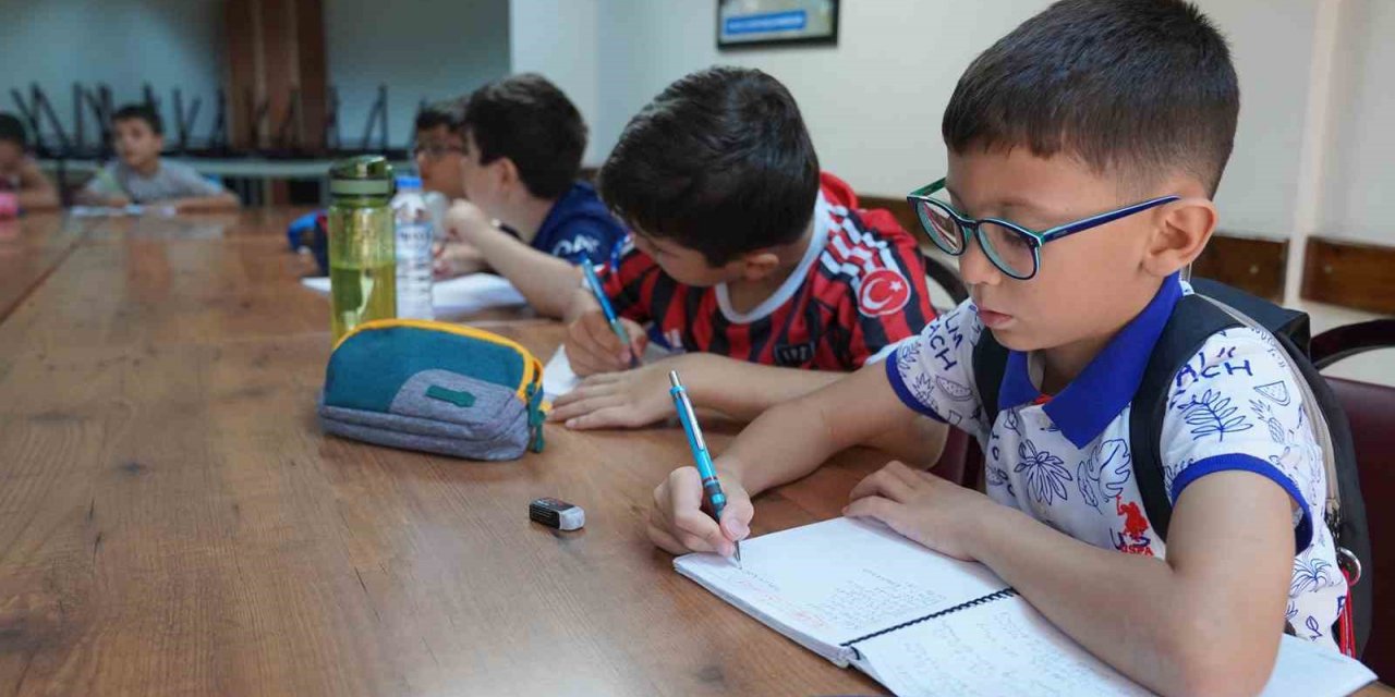 Çocuklar İngilizce öğreniyor