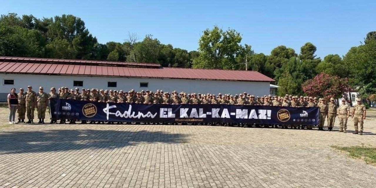 Aydın’da er ve erbaşlara kadına karşı şiddetle mücadele eğitimi verildi