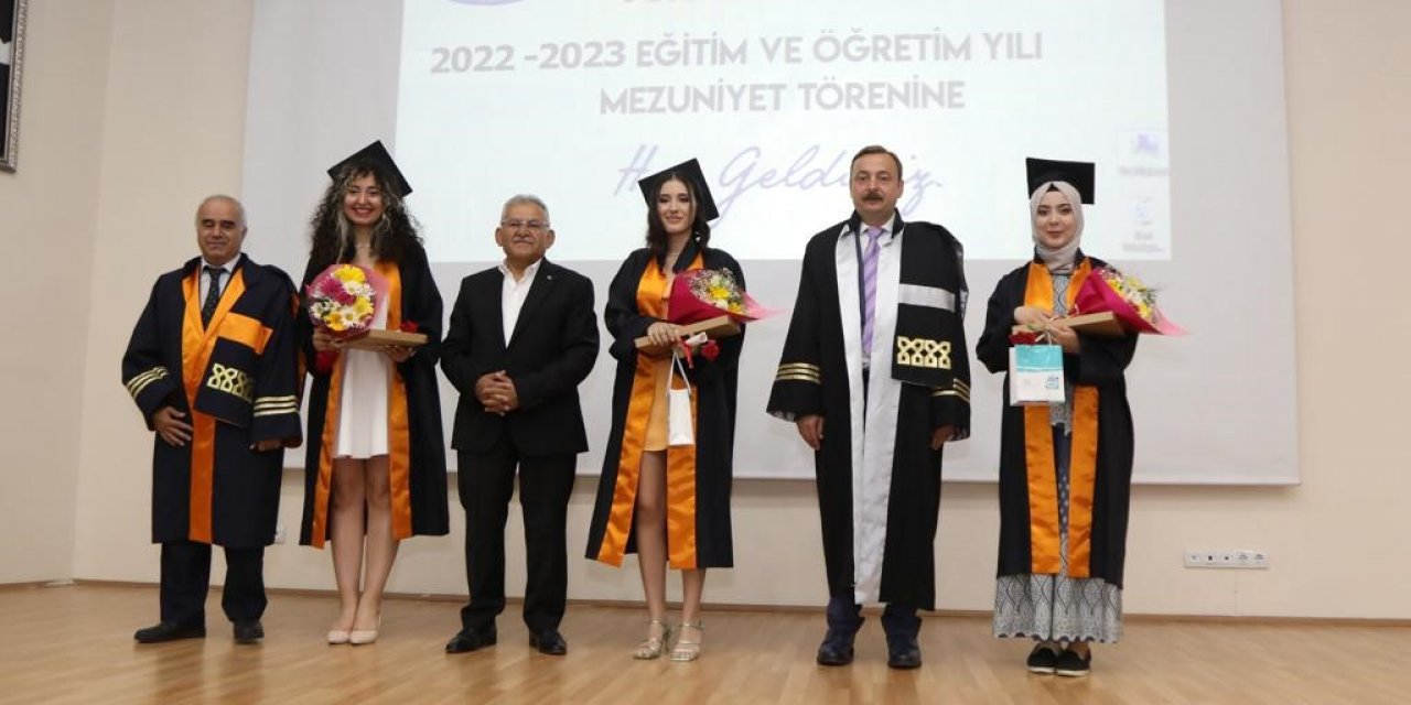 ERÜ Turizm Fakültesi’nde Mezuniyet Sevinci