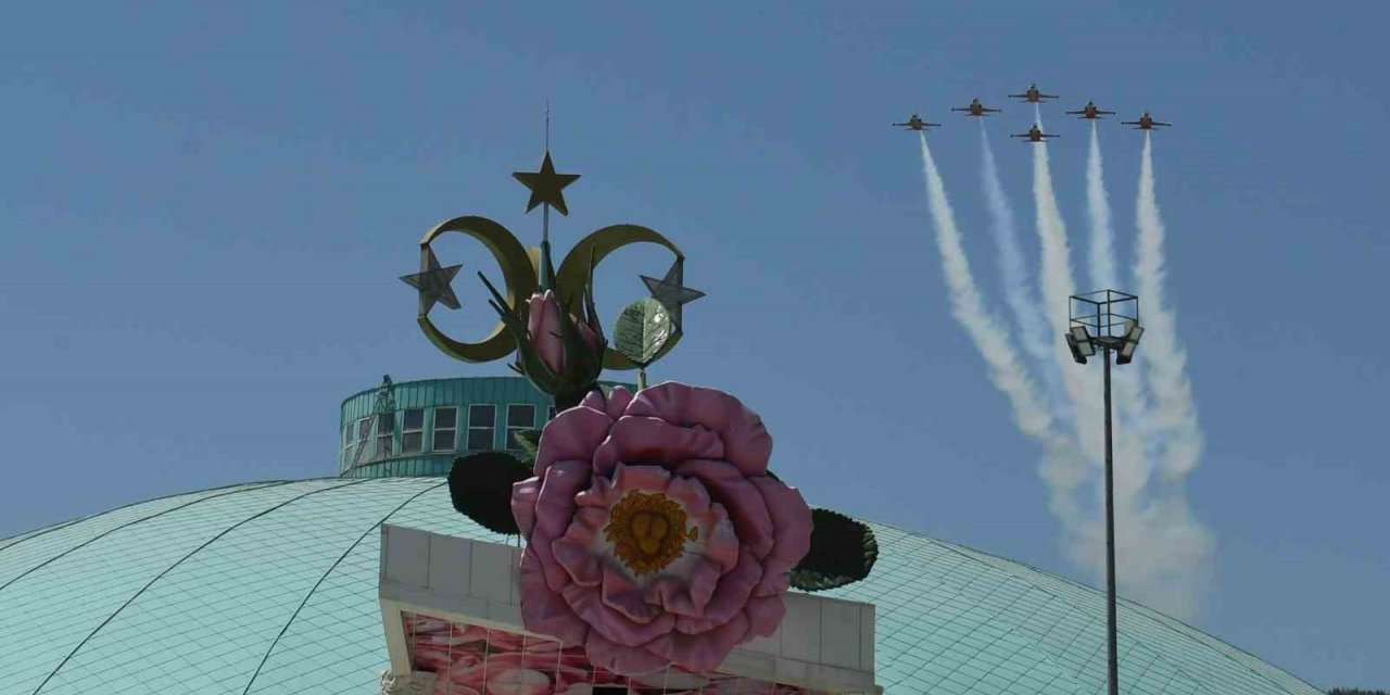 Türk Yıldızları ekibi 6 uçakla Isparta semalarında gösteri yapacak