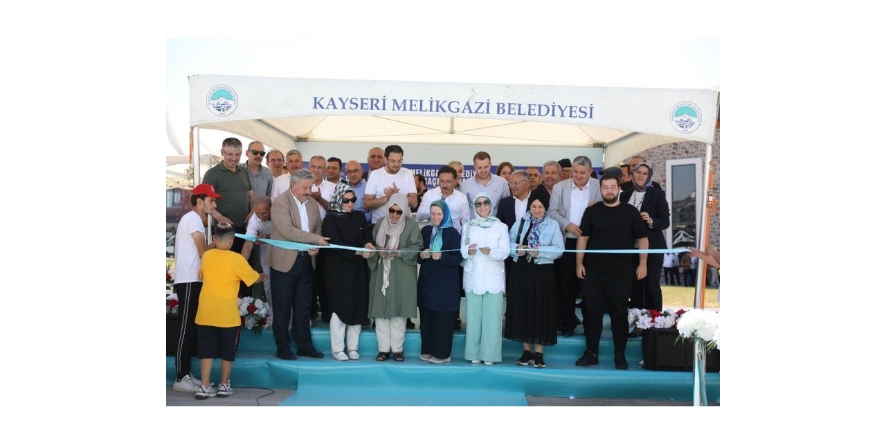 Mimarisiyle Kayseri’de tek olan Saçmacı Cami ibadete açıldı