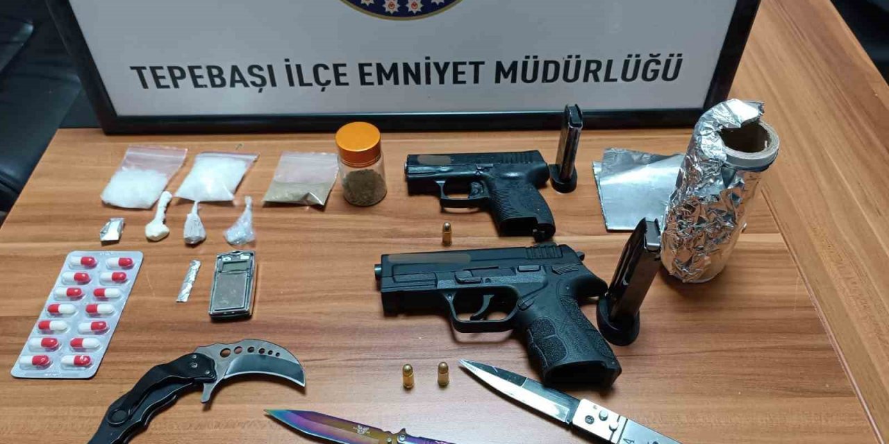 Aranan 2 şahıs yakalandı, çok sayıda malzeme ele geçirildi