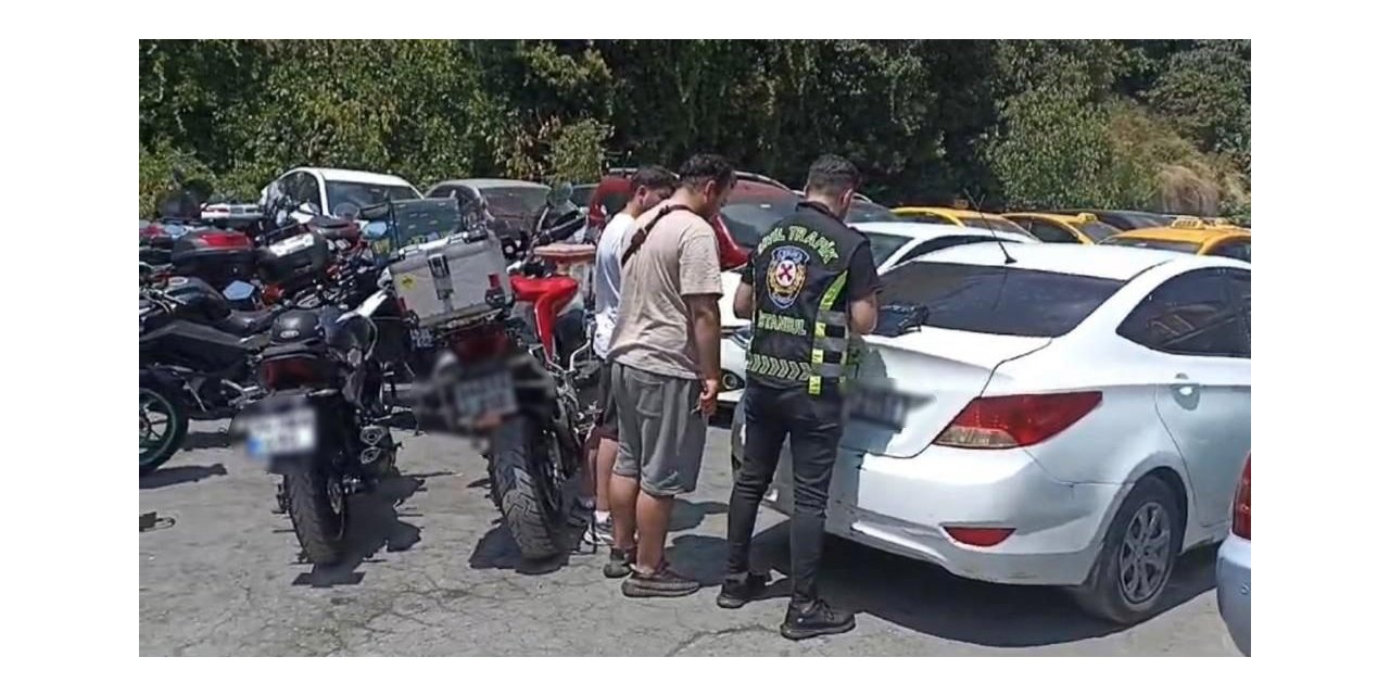 Çarşaflı kadınların üzerine motosiklet süren 2 kişi yakalandı