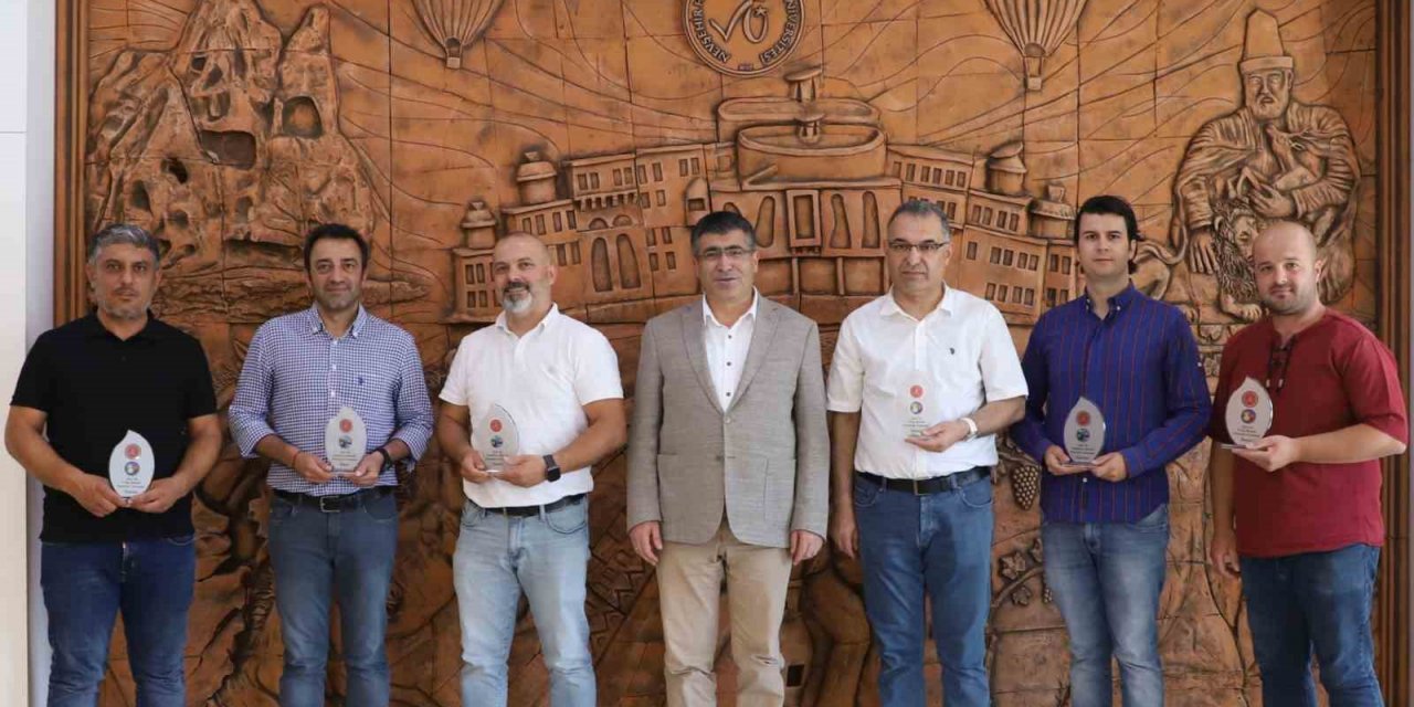 Akademik personellere Rektör Aktekin’den ödül