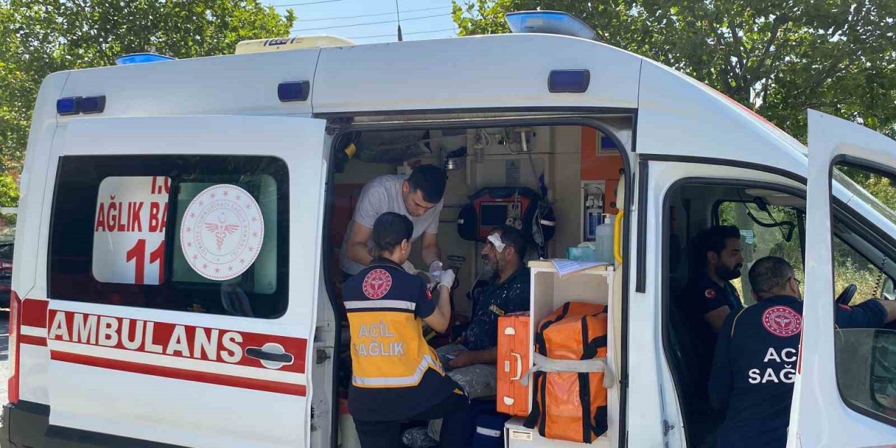 Trafikte yol verme kavgasında muştalı saldırı: 1 yaralı