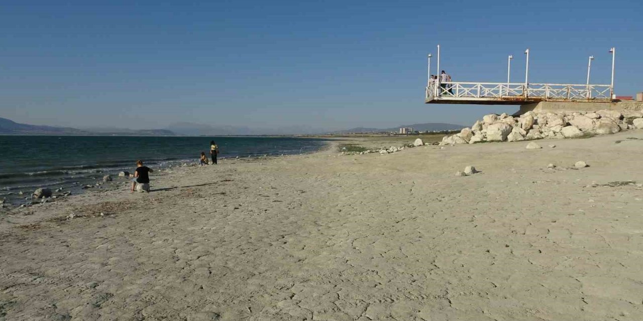 Kuraklıkla boğuşan Burdur Gölü son elli yılda üçte birini kaybetti