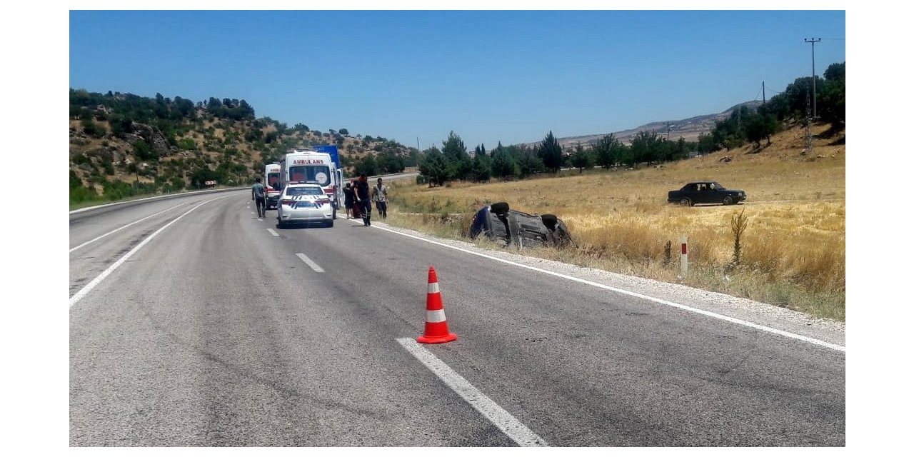 Otomobil şarampole devrildi: 3 yaralı