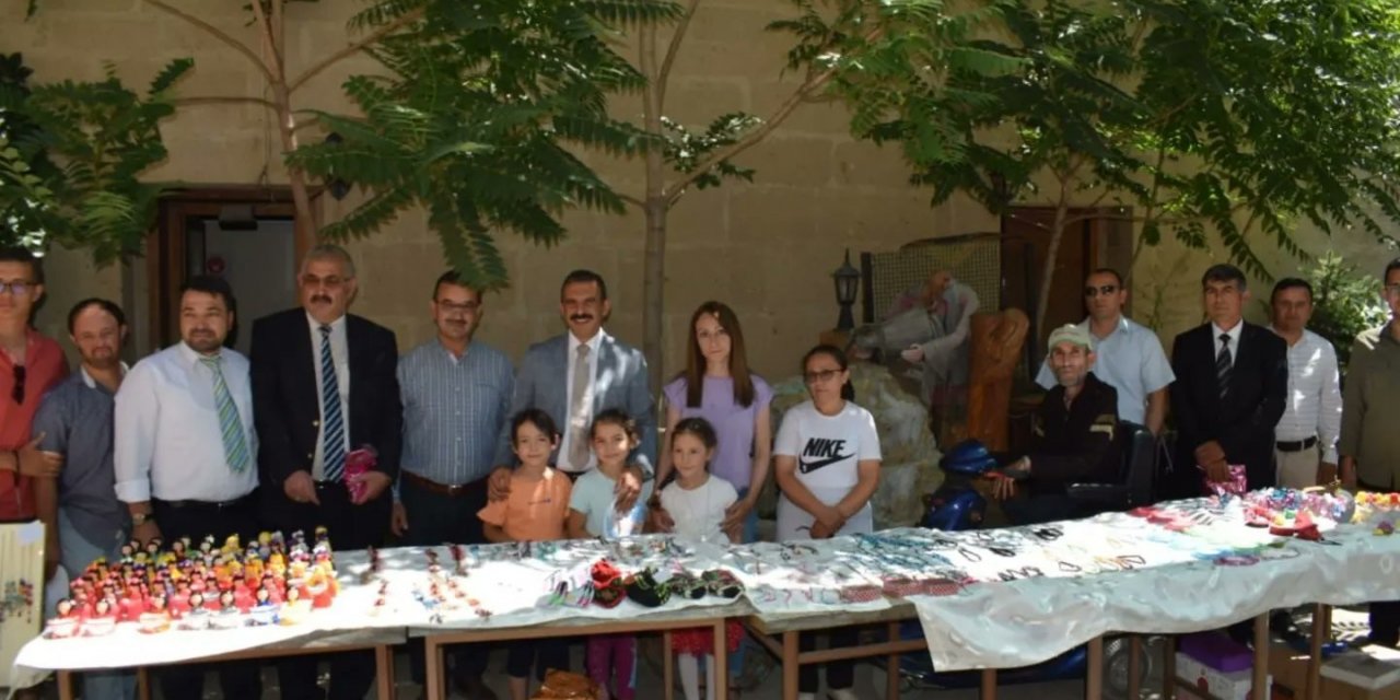 Engelli bireyler el sanatları sergisi açtı