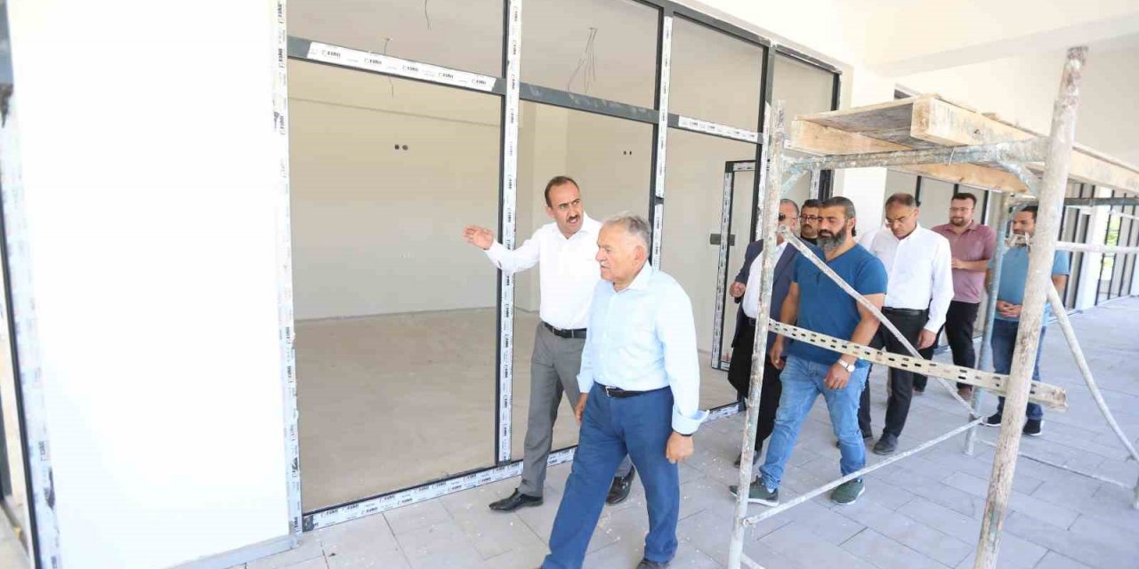 Başkan Büyükkılıç Mini Terminal ve Yöresel Ürünler Satış Yerini İnceledi