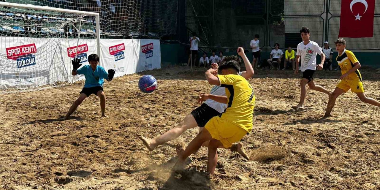 Kum Futbolu Turnuvası büyük heyecanla başladı