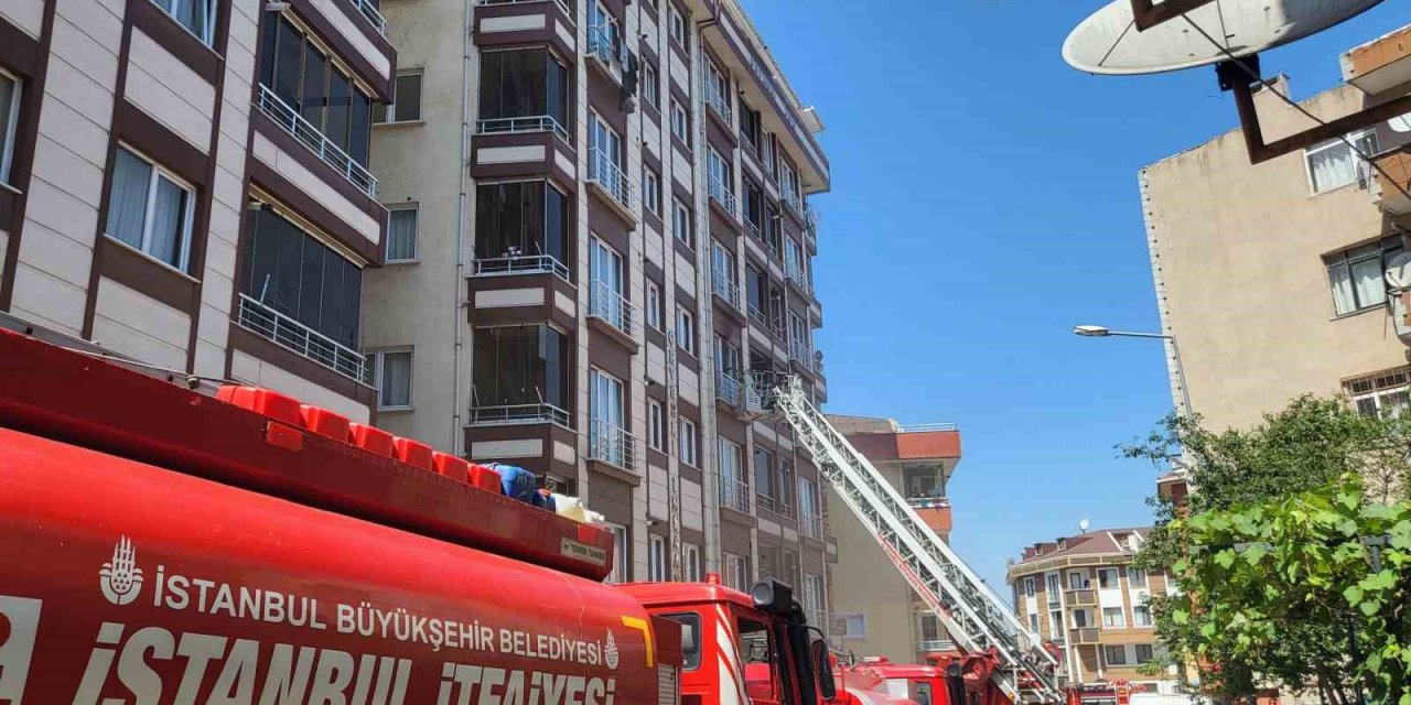 Kağıthane’de prizden çıkan yangında 1’i çocuk 7 kişi dumandan etkilendi