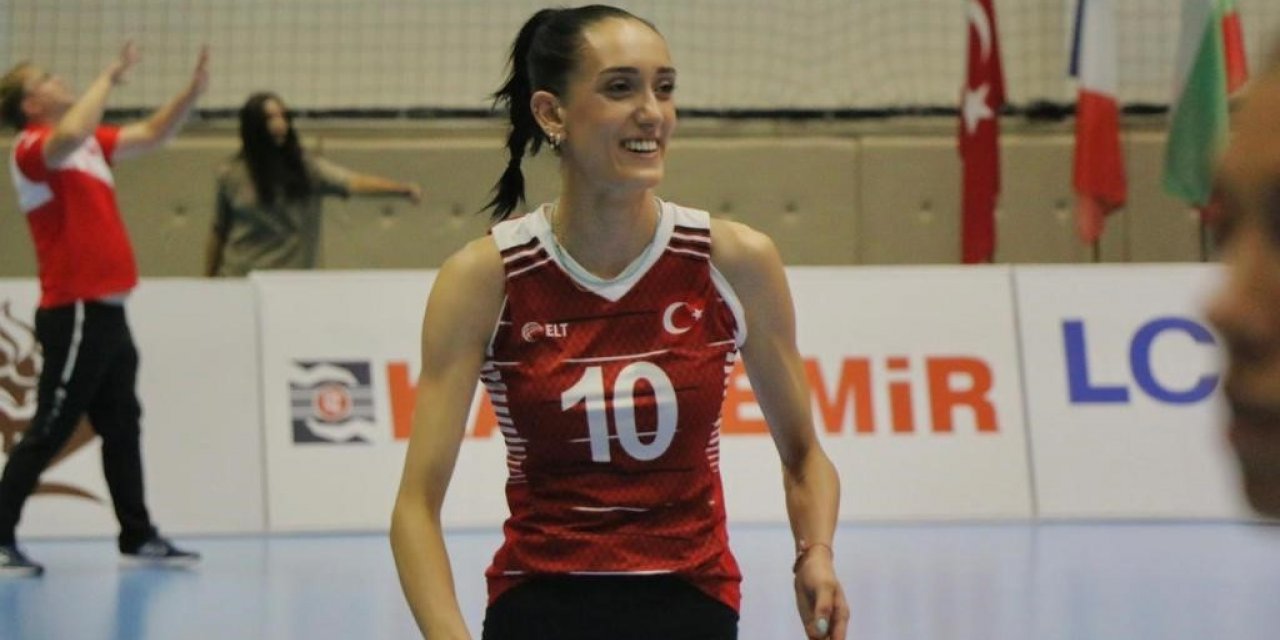 Milli yıldız Selinay Akçin, Manisa BBSK’de