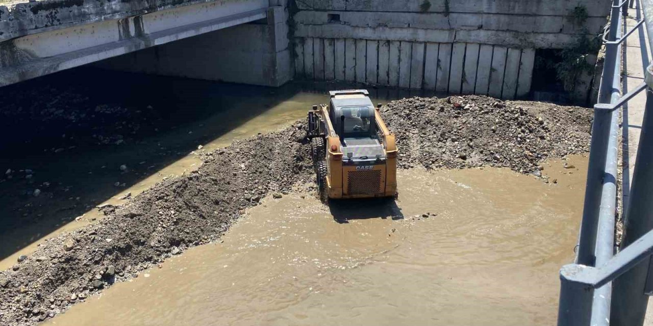 Derede temizleme çalışması başladı